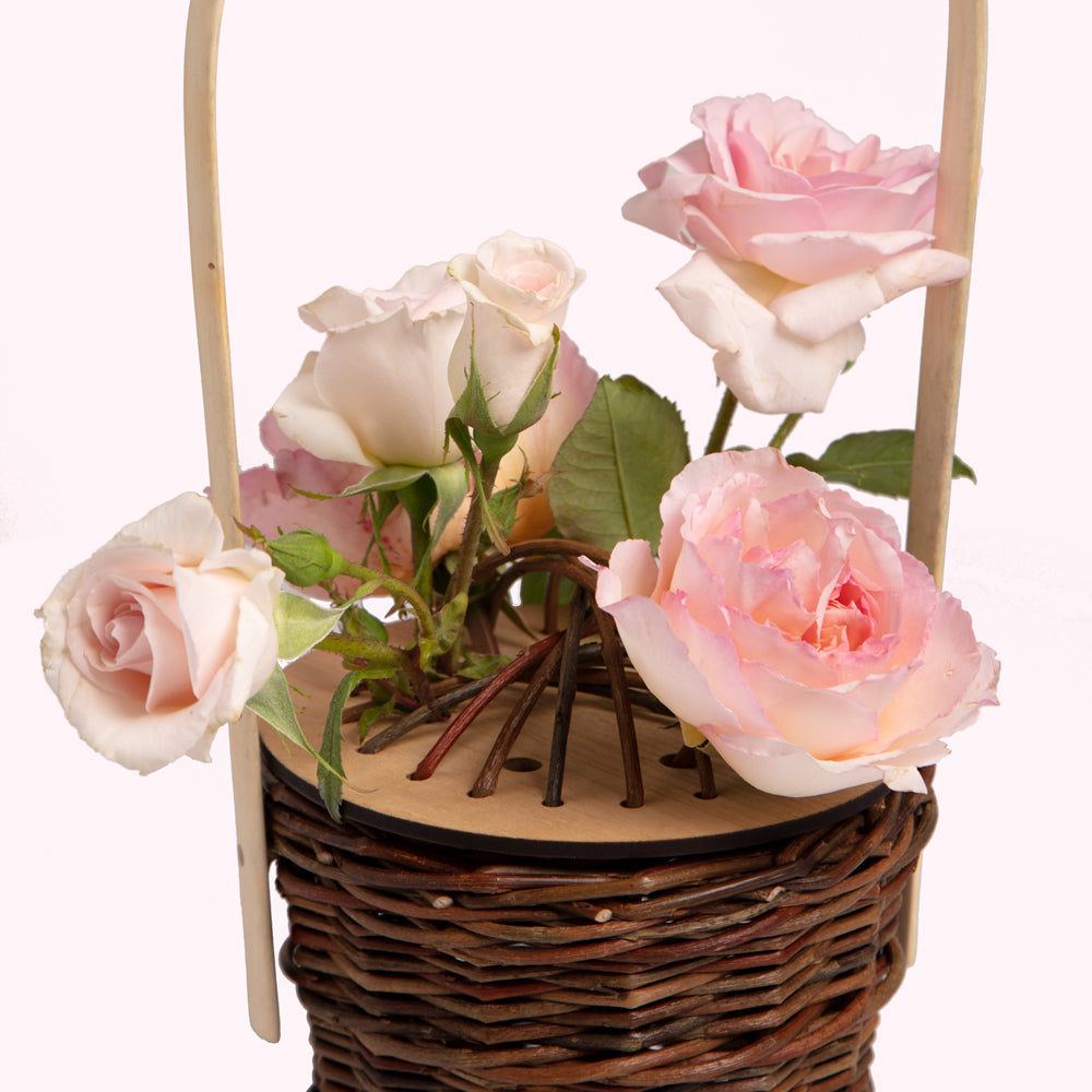 THE LIVING ROSE BASKET