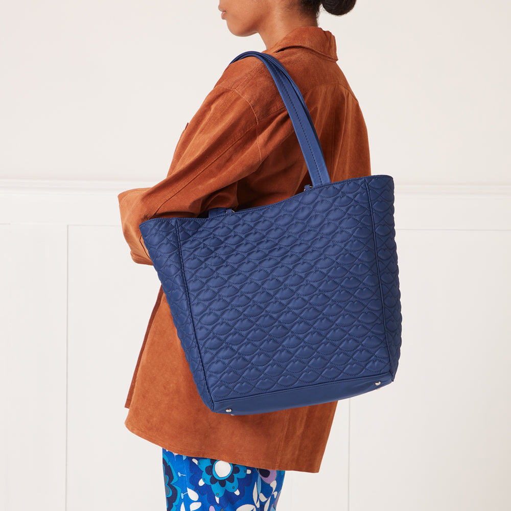 NAVY QUILTED LIPS LYRA TOTE BAG