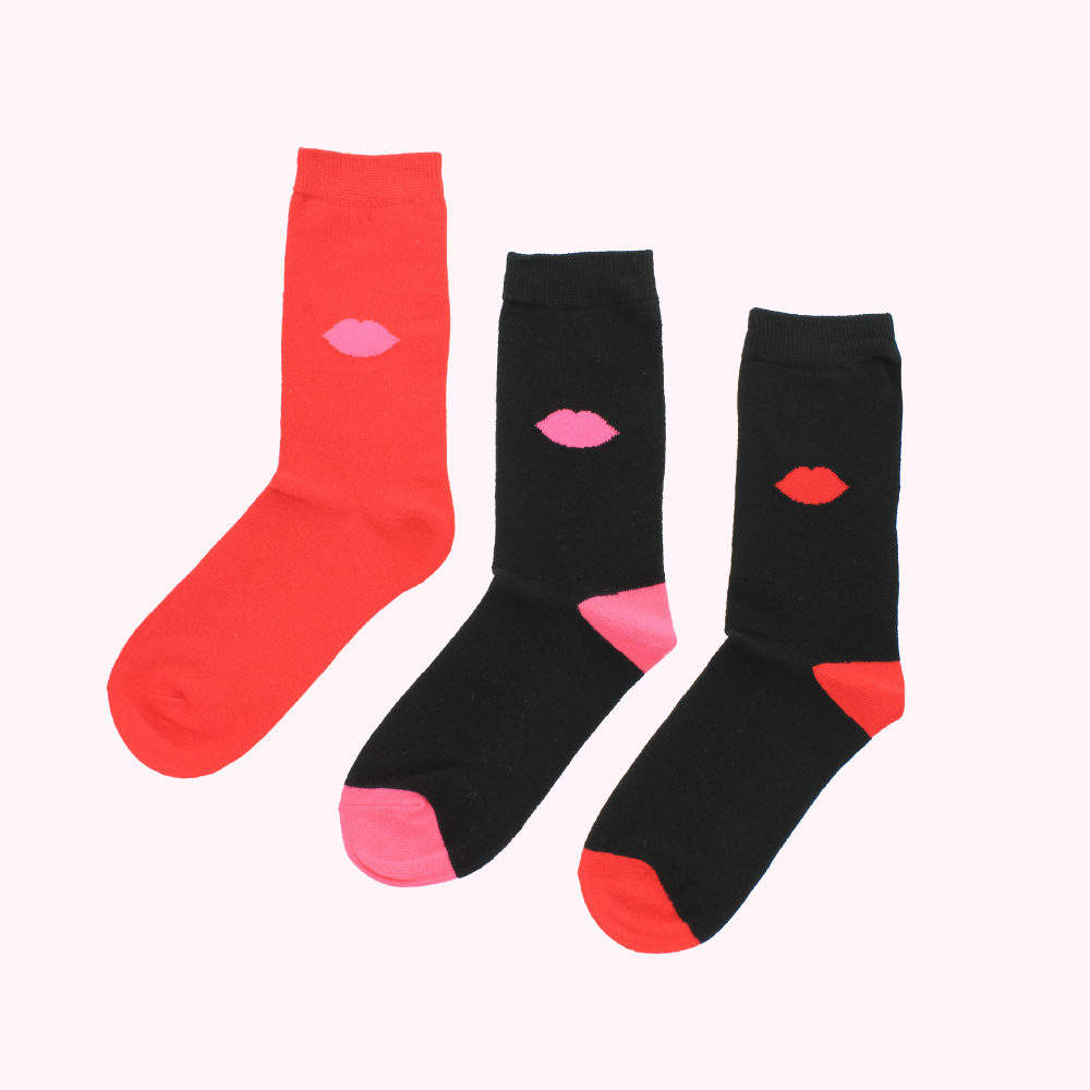 BLACK PINK AND RED LIP BLOT ANKLE SOCKS - 3 PAIRS